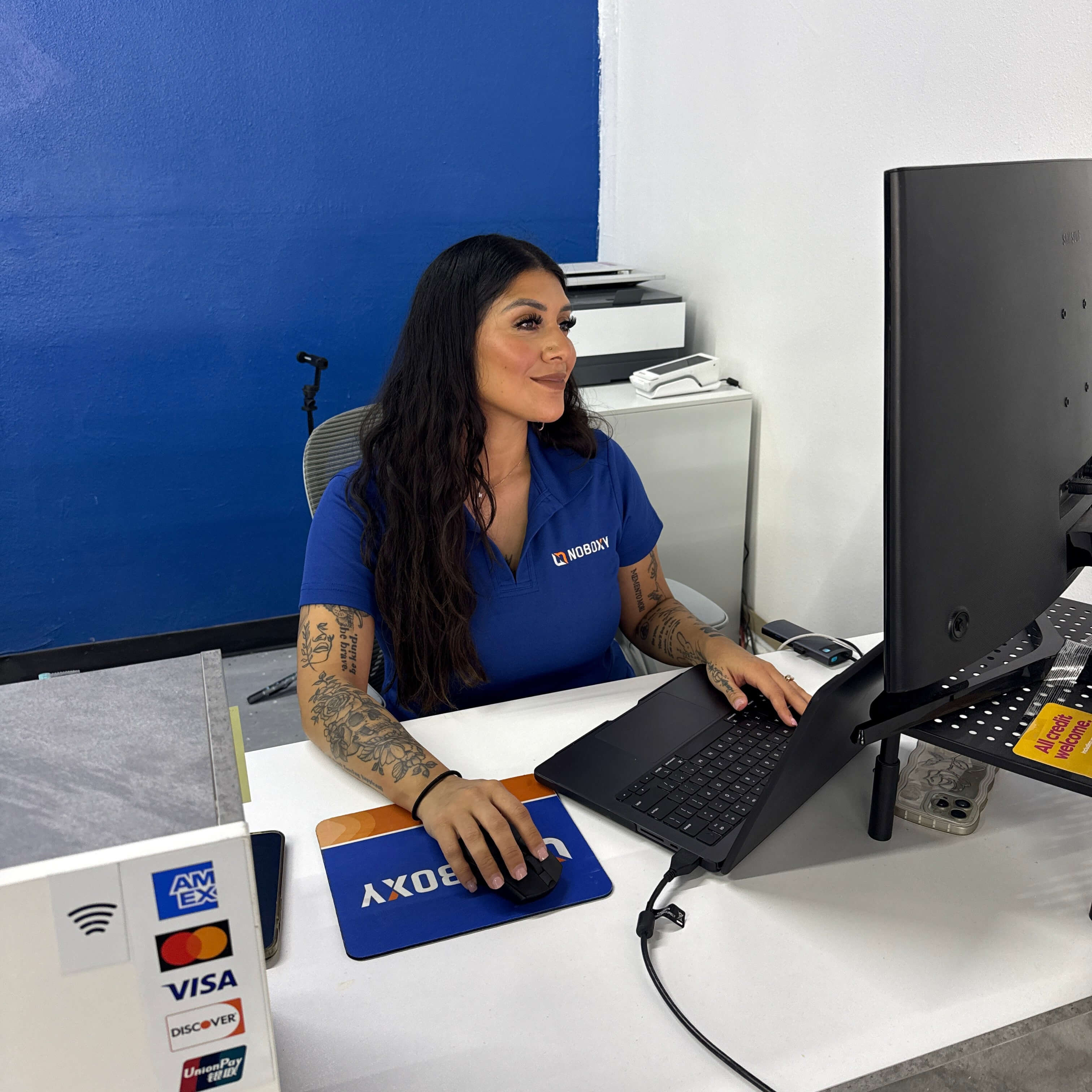 files/sales-associate-noboxy-lakeland.jpg